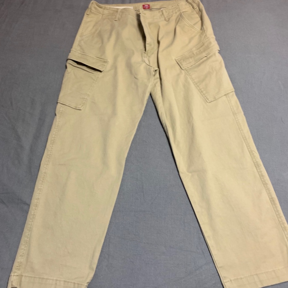 Levi’s Cargo pants 40x32